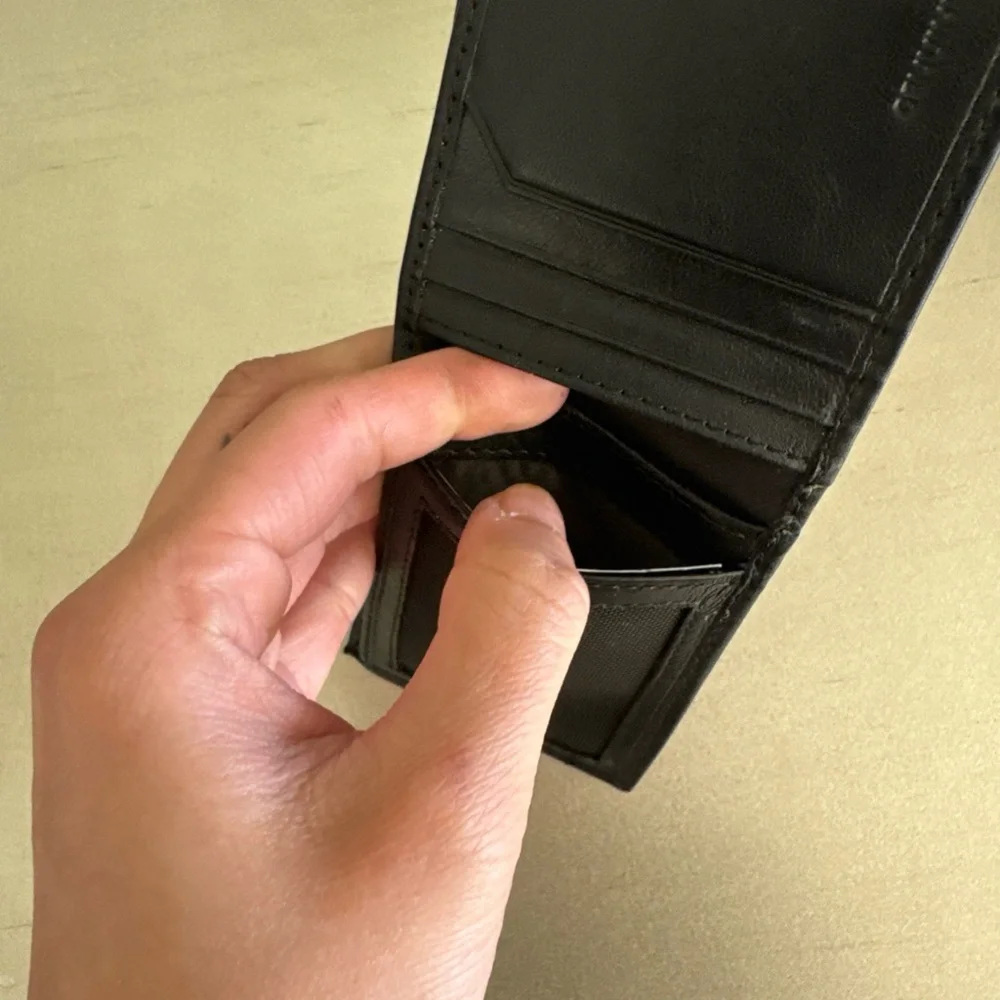 Apt. 9 Men's Black Genuine Leather Bifold Wallet - Slim Classic Design